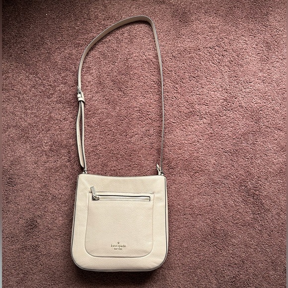 Like New Kate Spade crossbody bag in a pretty nude/beige color - Picture 2 of 9